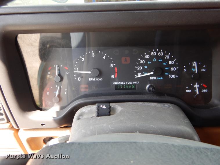 image for item DE8332 1997 Jeep Wrangler SUV