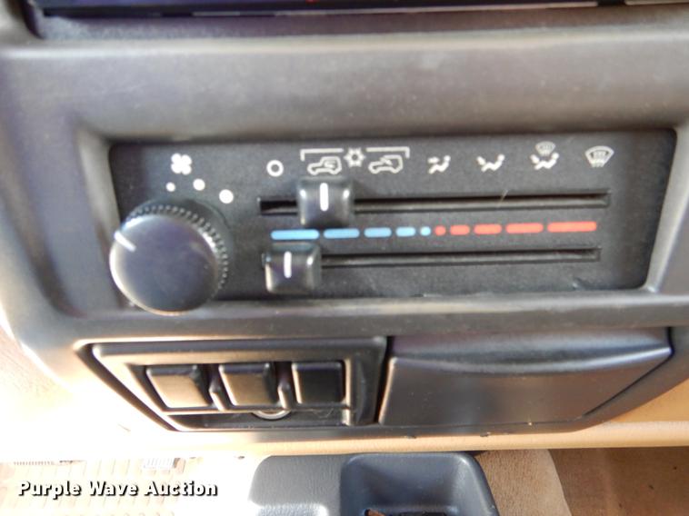 image for item DE8332 1997 Jeep Wrangler SUV