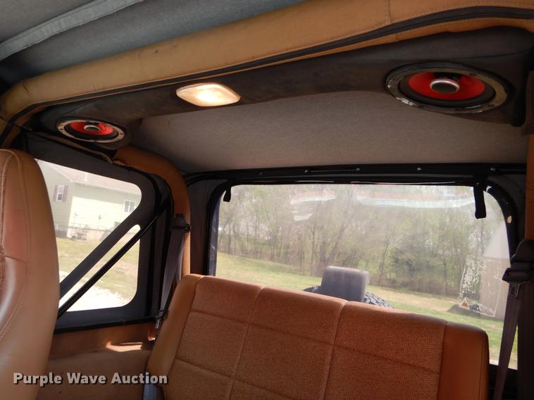 image for item DE8332 1997 Jeep Wrangler SUV