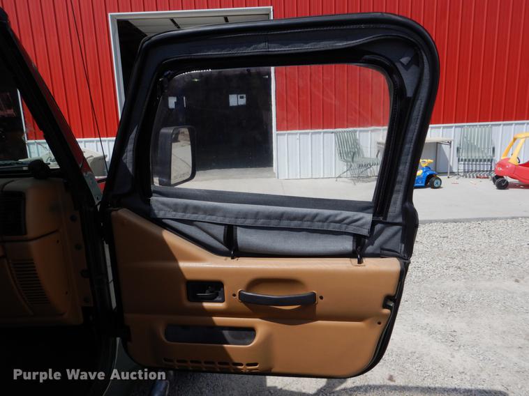 image for item DE8332 1997 Jeep Wrangler SUV