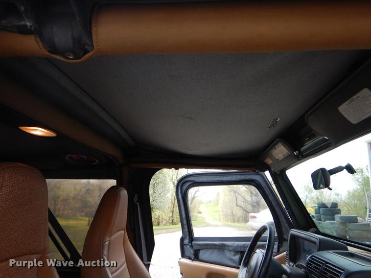 image for item DE8332 1997 Jeep Wrangler SUV