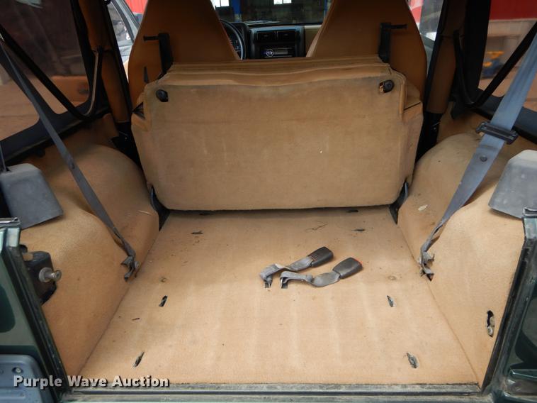 image for item DE8332 1997 Jeep Wrangler SUV