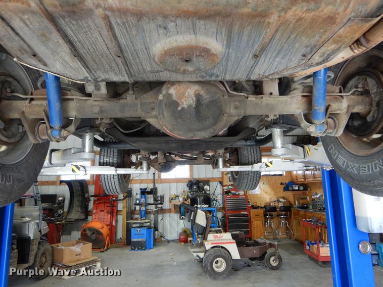 image for item DE8332 1997 Jeep Wrangler SUV