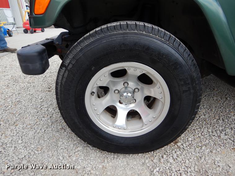 image for item DE8332 1997 Jeep Wrangler SUV