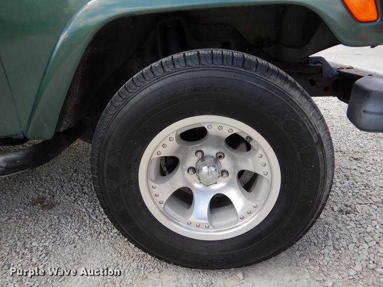 image for item DE8332 1997 Jeep Wrangler SUV