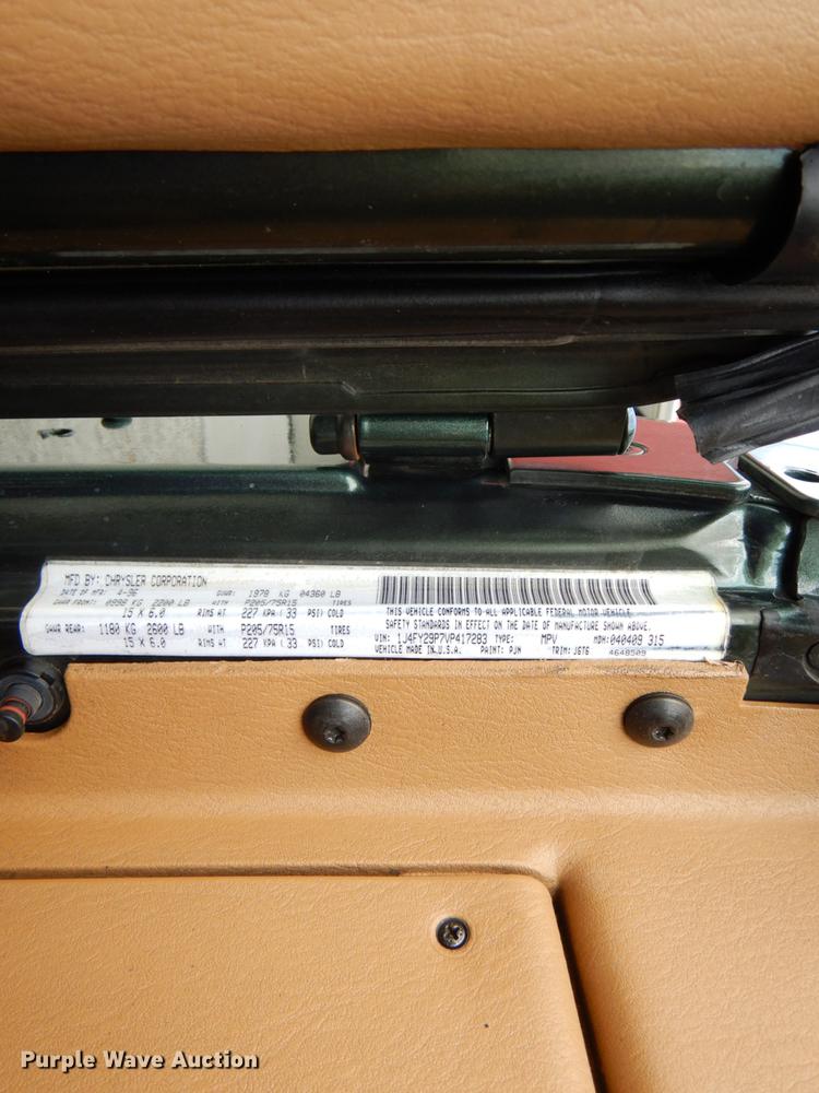 image for item DE8332 1997 Jeep Wrangler SUV