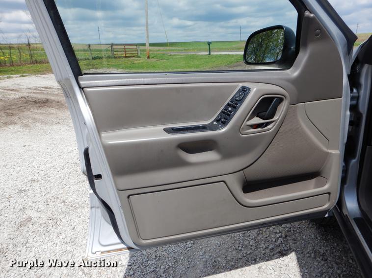 image for item DE8333 2003 Jeep Grand Cherokee Laredo SUV