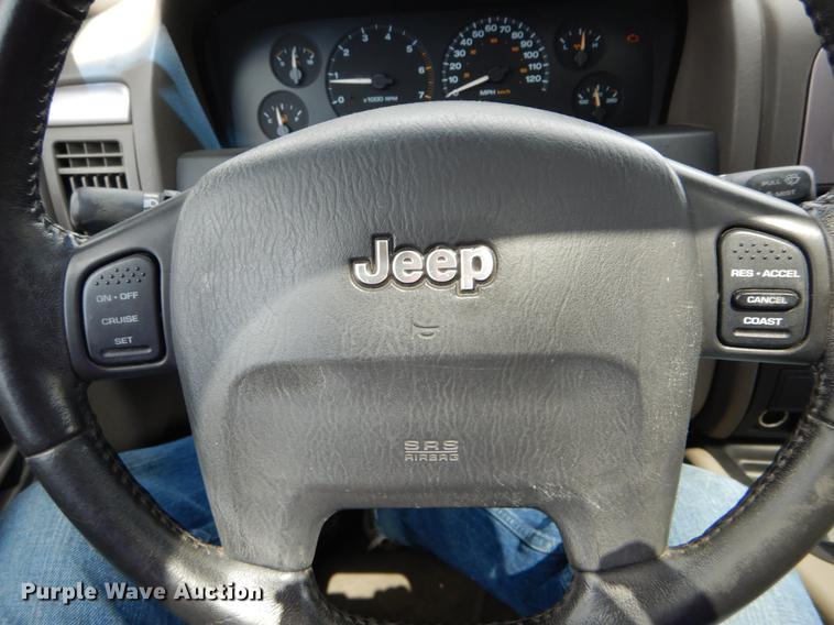 image for item DE8333 2003 Jeep Grand Cherokee Laredo SUV