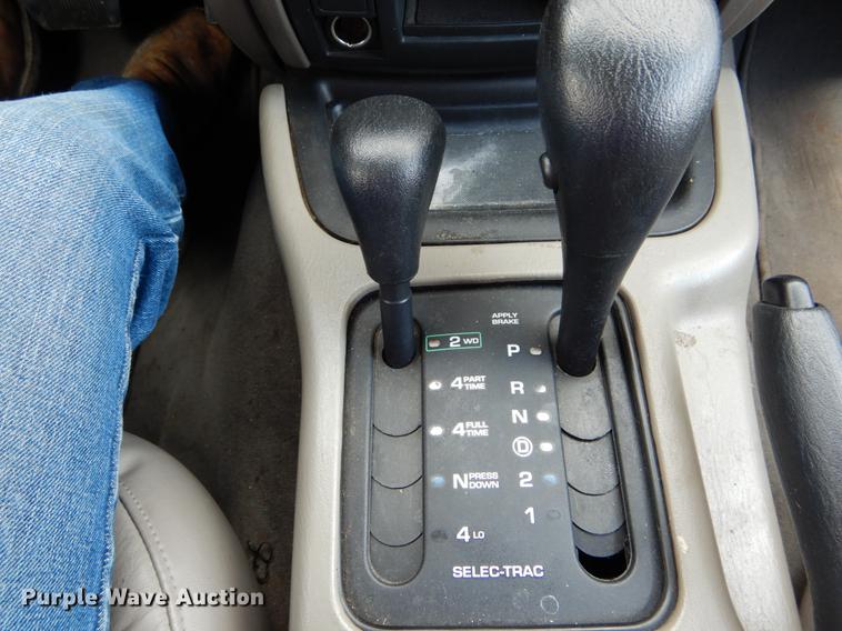 image for item DE8333 2003 Jeep Grand Cherokee Laredo SUV