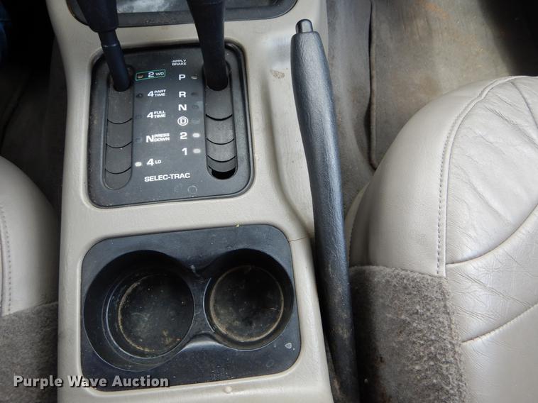 image for item DE8333 2003 Jeep Grand Cherokee Laredo SUV