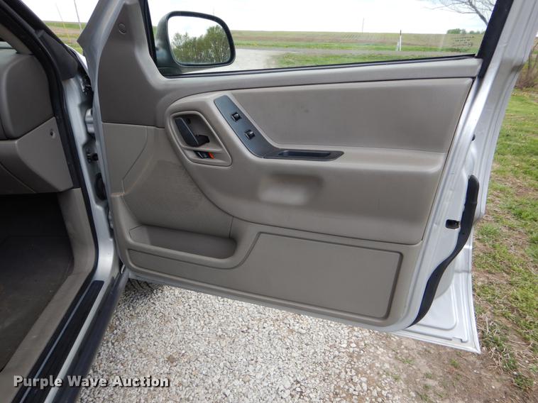 image for item DE8333 2003 Jeep Grand Cherokee Laredo SUV