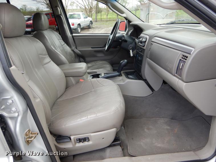 image for item DE8333 2003 Jeep Grand Cherokee Laredo SUV