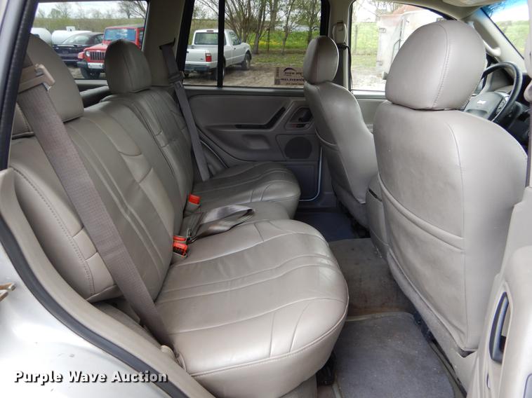 image for item DE8333 2003 Jeep Grand Cherokee Laredo SUV