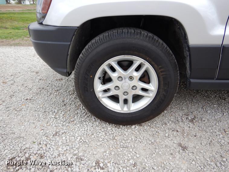 image for item DE8333 2003 Jeep Grand Cherokee Laredo SUV