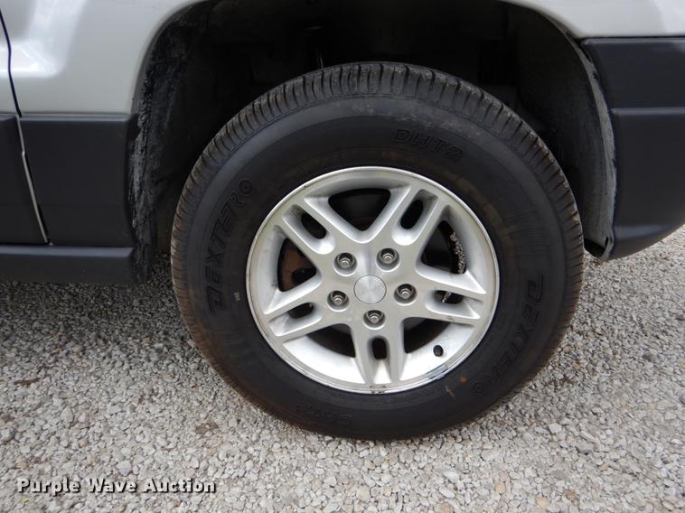 image for item DE8333 2003 Jeep Grand Cherokee Laredo SUV