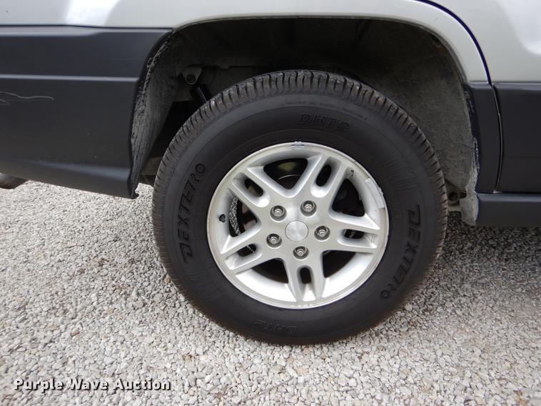 image for item DE8333 2003 Jeep Grand Cherokee Laredo SUV