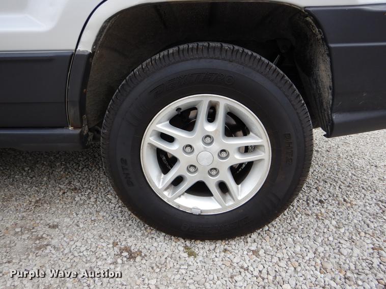 image for item DE8333 2003 Jeep Grand Cherokee Laredo SUV