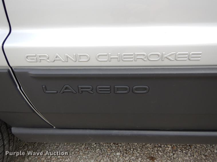 image for item DE8333 2003 Jeep Grand Cherokee Laredo SUV