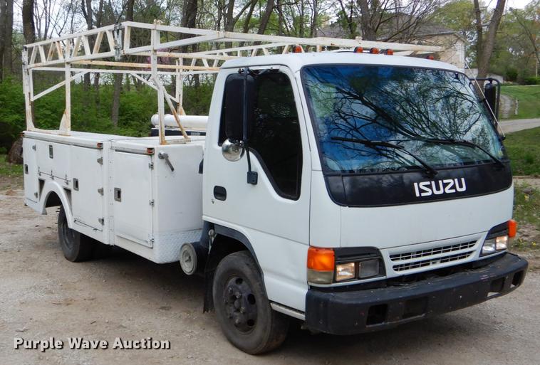 image for item DE8335 2000 Isuzu NPR utility truck
