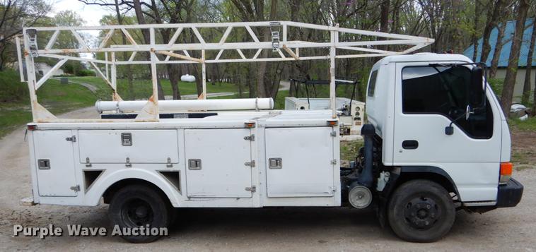 image for item DE8335 2000 Isuzu NPR utility truck