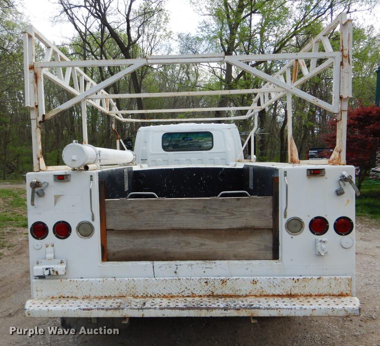 image for item DE8335 2000 Isuzu NPR utility truck