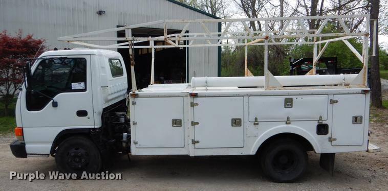 image for item DE8335 2000 Isuzu NPR utility truck
