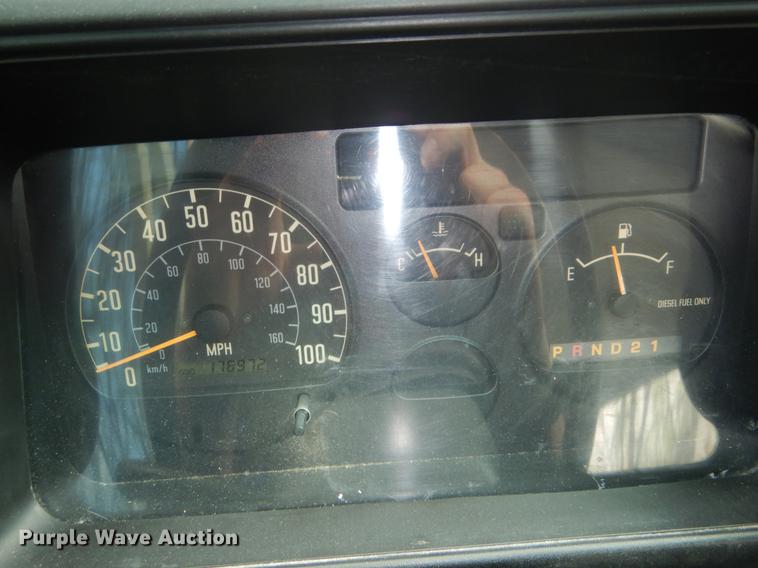 image for item DE8335 2000 Isuzu NPR utility truck