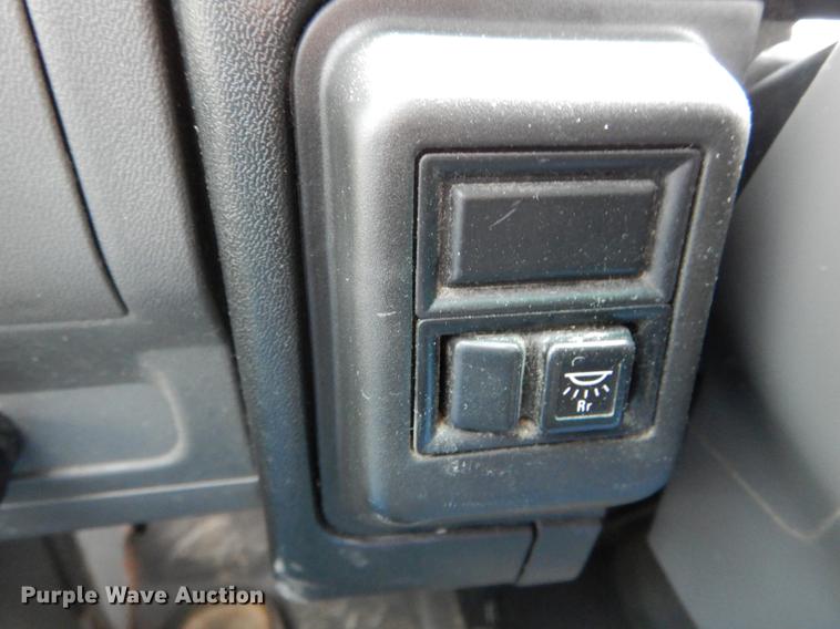 image for item DE8335 2000 Isuzu NPR utility truck