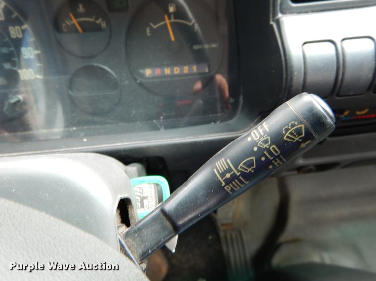 image for item DE8335 2000 Isuzu NPR utility truck