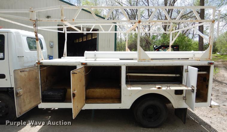 image for item DE8335 2000 Isuzu NPR utility truck