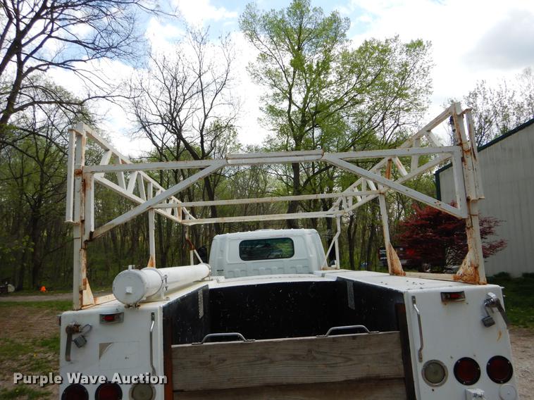 image for item DE8335 2000 Isuzu NPR utility truck