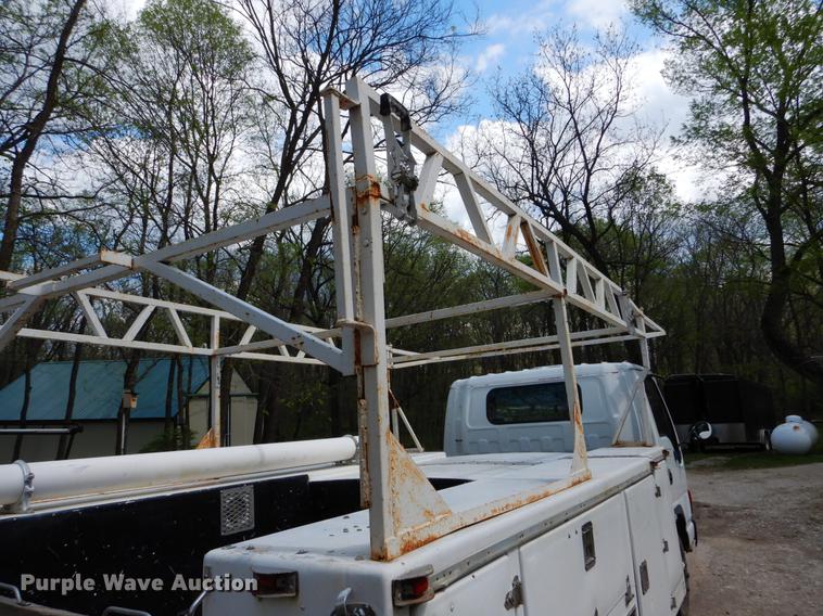 image for item DE8335 2000 Isuzu NPR utility truck