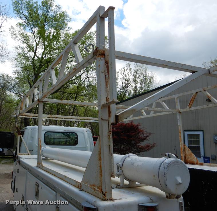 image for item DE8335 2000 Isuzu NPR utility truck