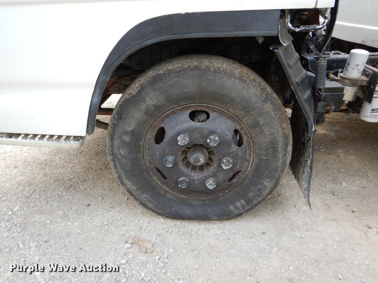 image for item DE8335 2000 Isuzu NPR utility truck