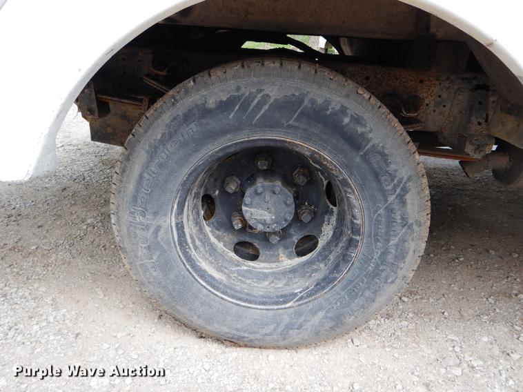 image for item DE8335 2000 Isuzu NPR utility truck