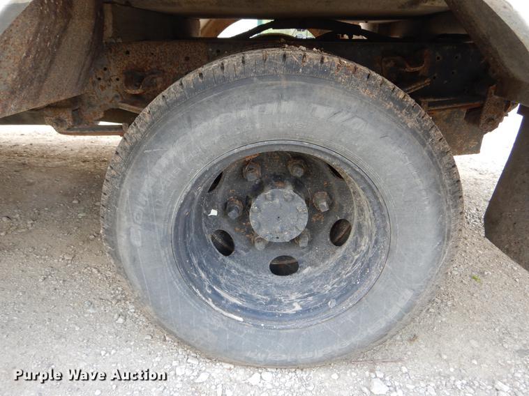 image for item DE8335 2000 Isuzu NPR utility truck