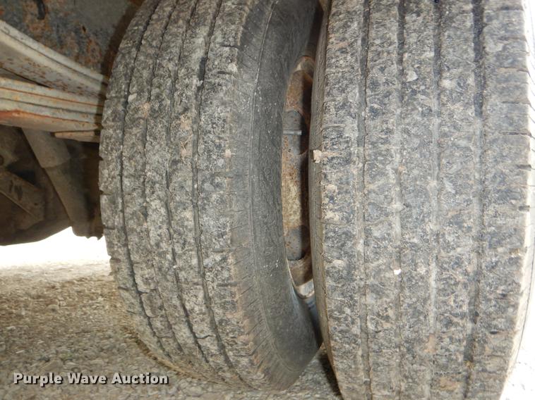 image for item DE8335 2000 Isuzu NPR utility truck