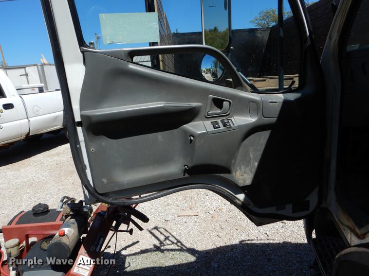 image for item DE8352 2004 Mitsubishi Fuso FG dump flatbed truck