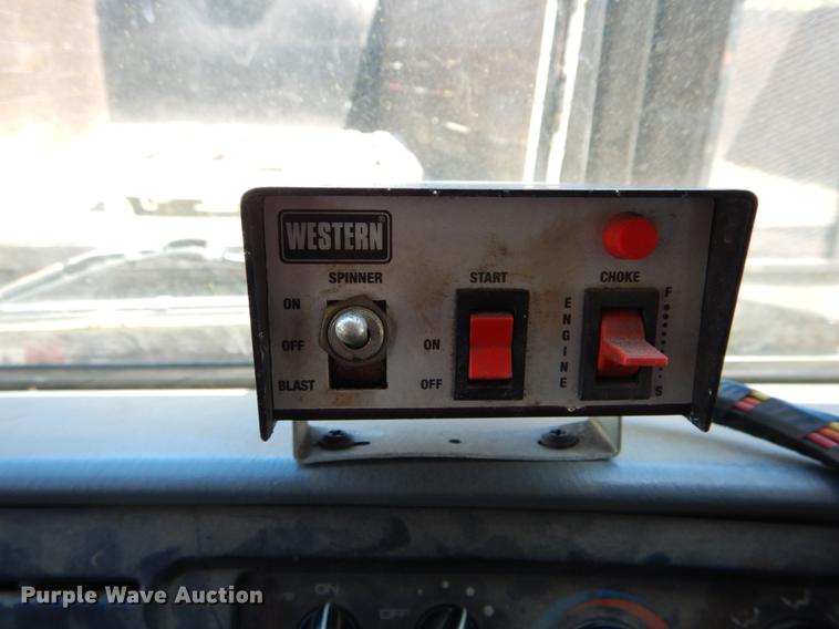 image for item DE8352 2004 Mitsubishi Fuso FG dump flatbed truck