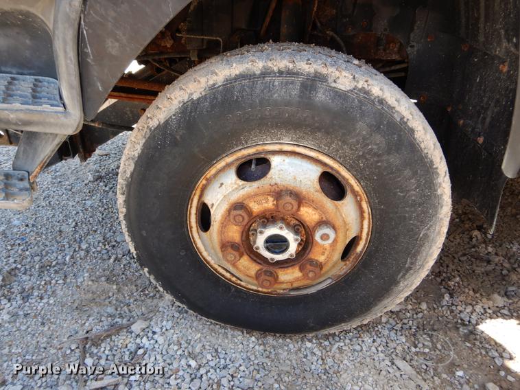 image for item DE8352 2004 Mitsubishi Fuso FG dump flatbed truck