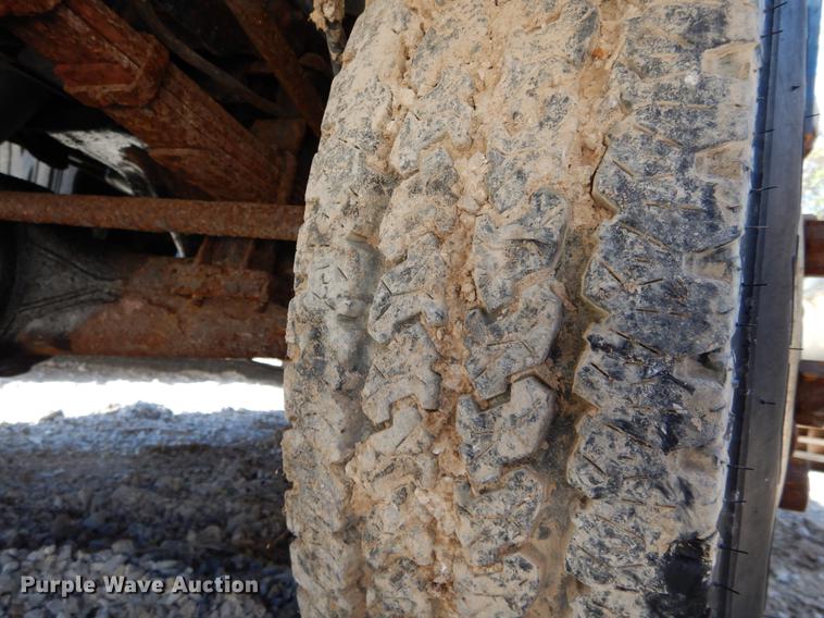 image for item DE8352 2004 Mitsubishi Fuso FG dump flatbed truck