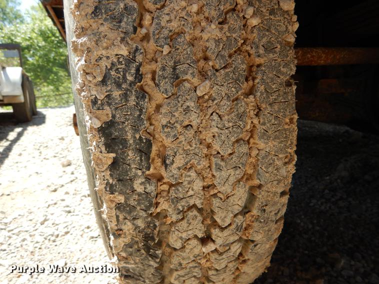 image for item DE8352 2004 Mitsubishi Fuso FG dump flatbed truck