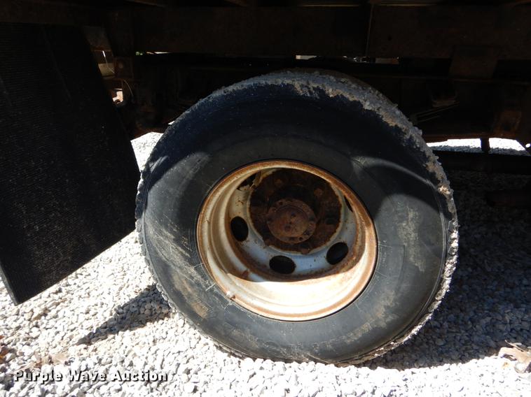 image for item DE8352 2004 Mitsubishi Fuso FG dump flatbed truck