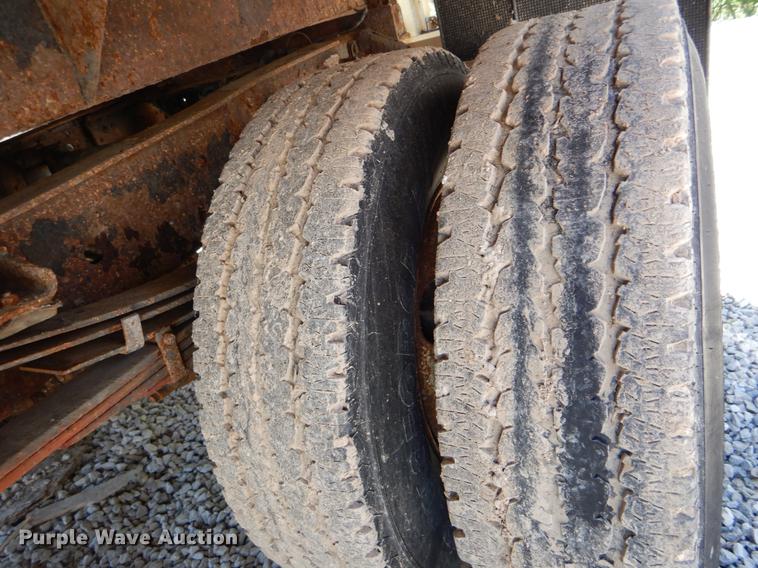 image for item DE8352 2004 Mitsubishi Fuso FG dump flatbed truck