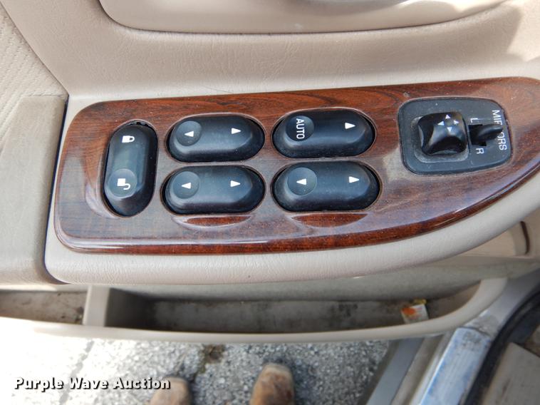 image for item DE8360 2001 Ford Windstar Limited van