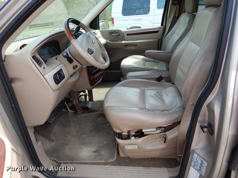 image for item DE8360 2001 Ford Windstar Limited van