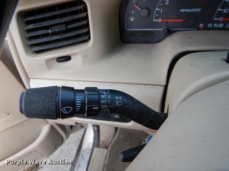 image for item DE8360 2001 Ford Windstar Limited van