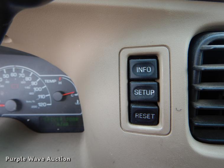image for item DE8360 2001 Ford Windstar Limited van