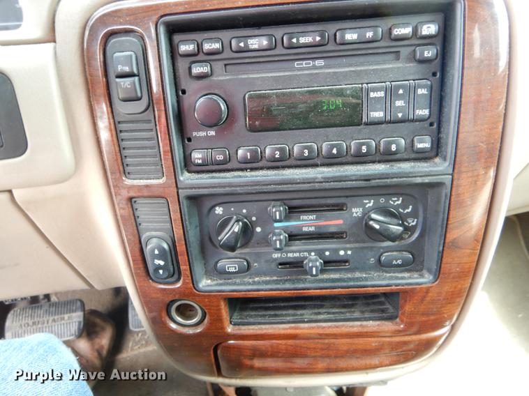 image for item DE8360 2001 Ford Windstar Limited van