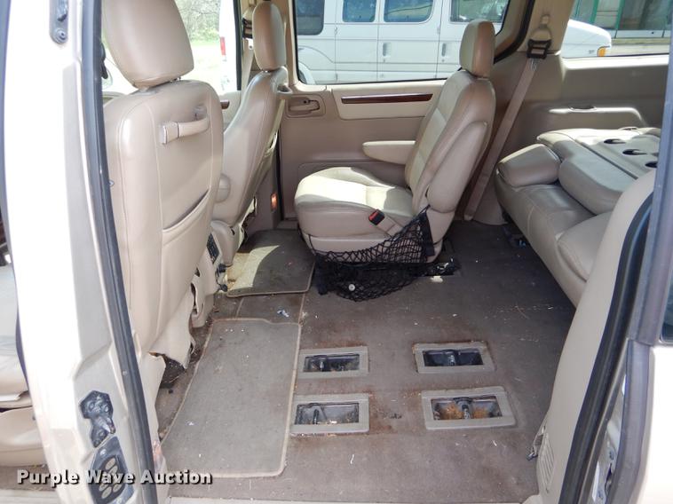 image for item DE8360 2001 Ford Windstar Limited van